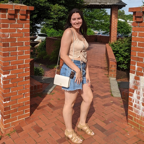 Meet your Posher, Sabrina - Picture 2 of 2